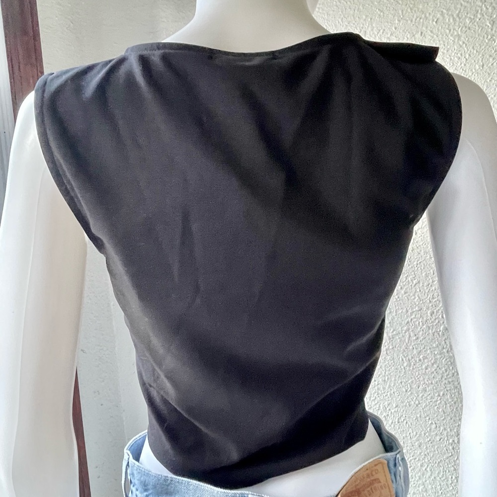 PrettyLittleThing Ruffle Crop Top - Picture 5 of 6